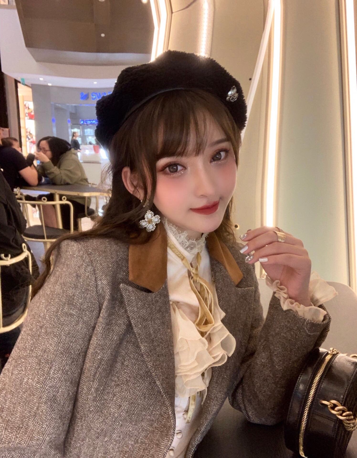 Chanel四葉月光石耳釘和項鏈