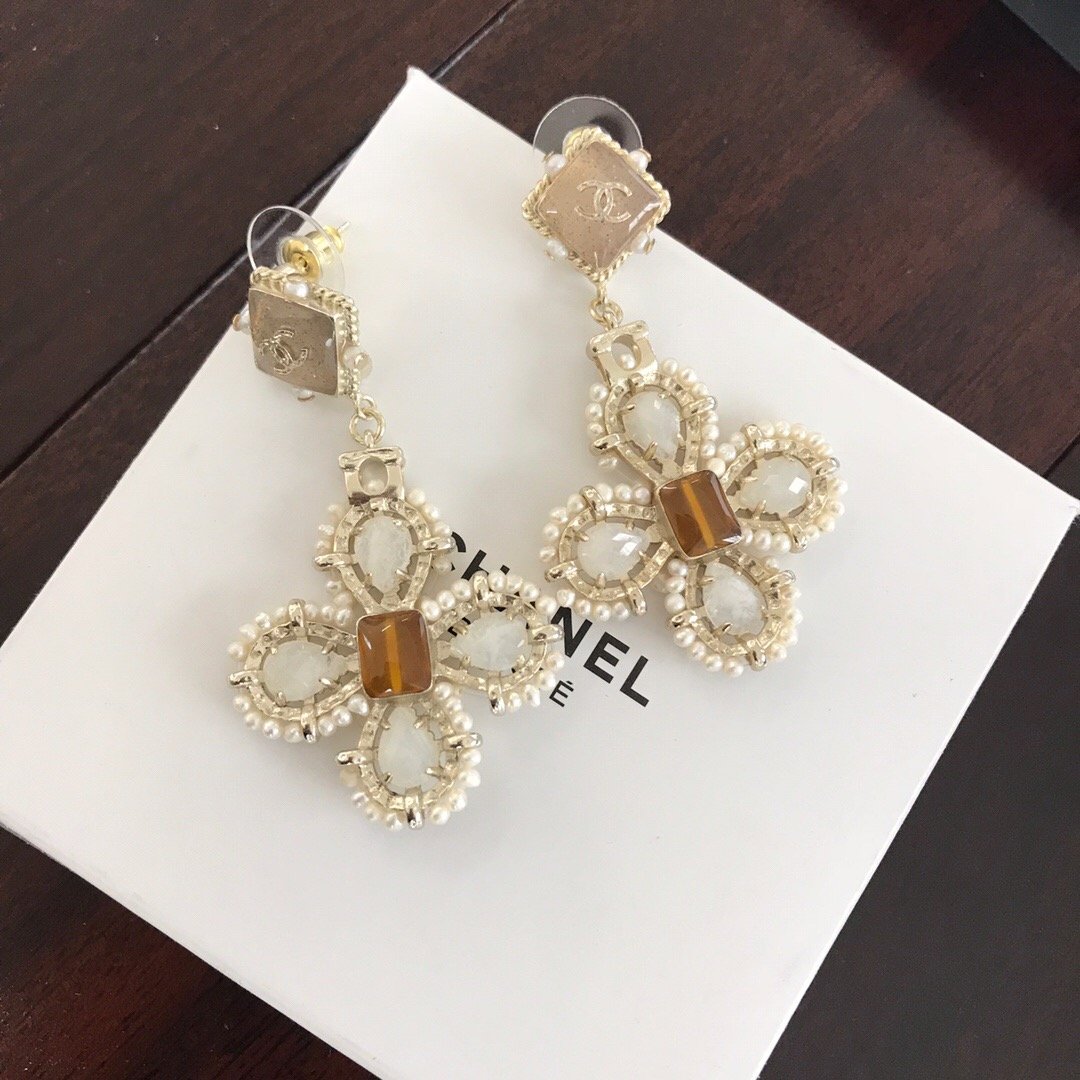 Chanel四葉月光石耳釘和項鏈