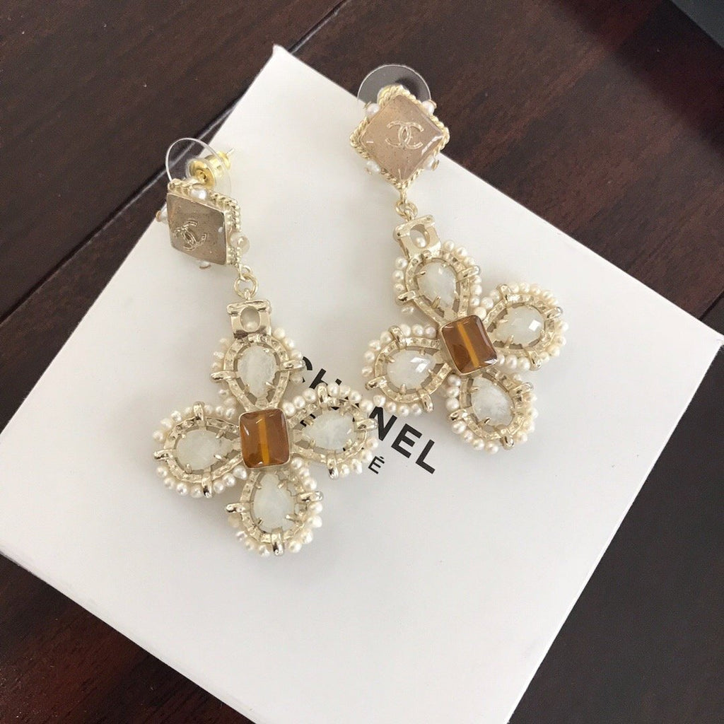 Chanel四葉月光石耳釘和項鏈