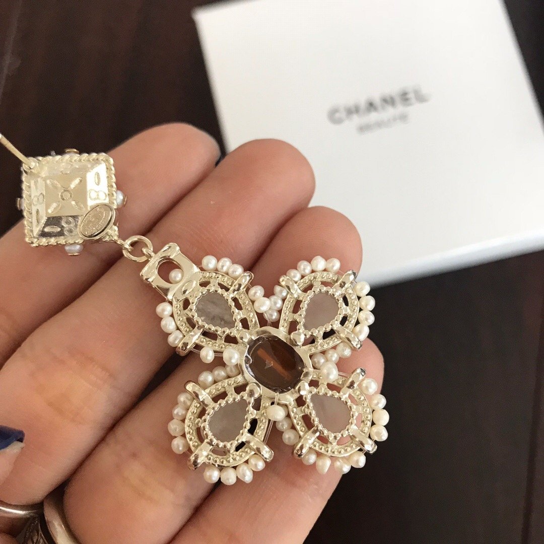 Chanel四葉月光石耳釘和項鏈