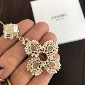 Chanel四葉月光石耳釘和項鏈