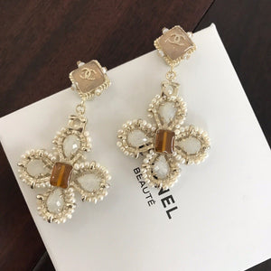 Chanel四葉月光石耳釘和項鏈