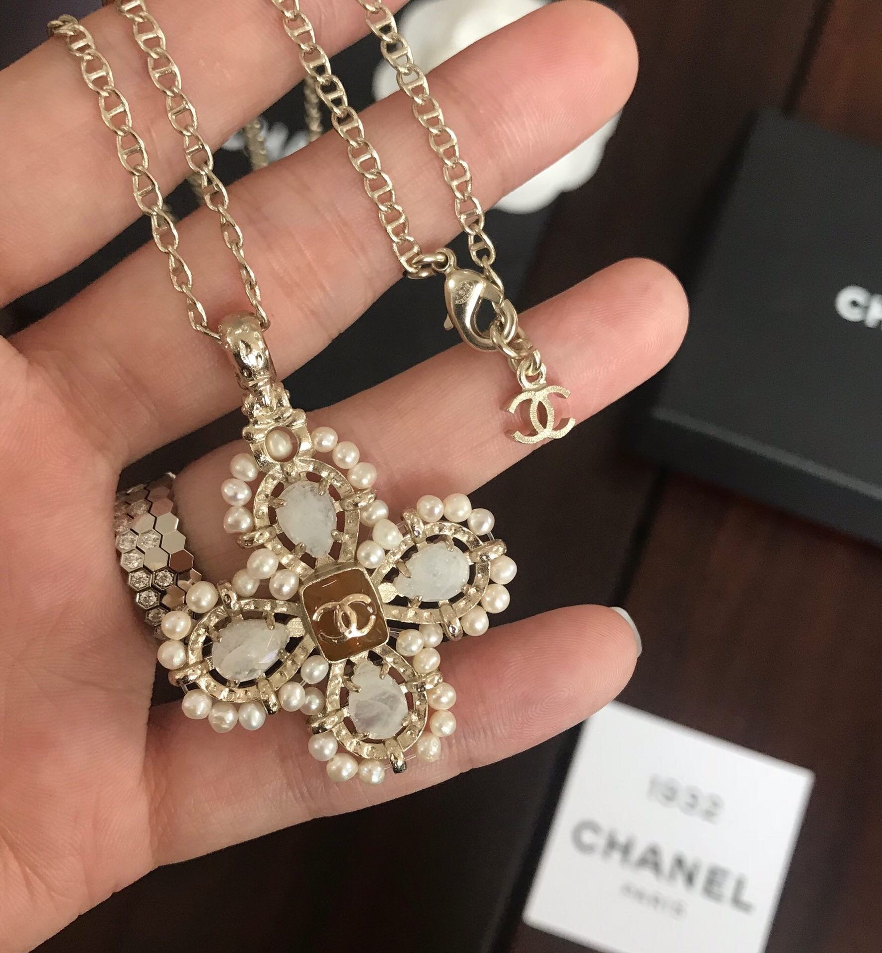 Chanel四葉月光石耳釘和項鏈